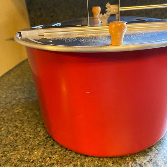 The Genuine Whirley Pop Popcorn Maker- Aluminum Stovetop Popper, Wood Hand Crank - Picture 6 of 13